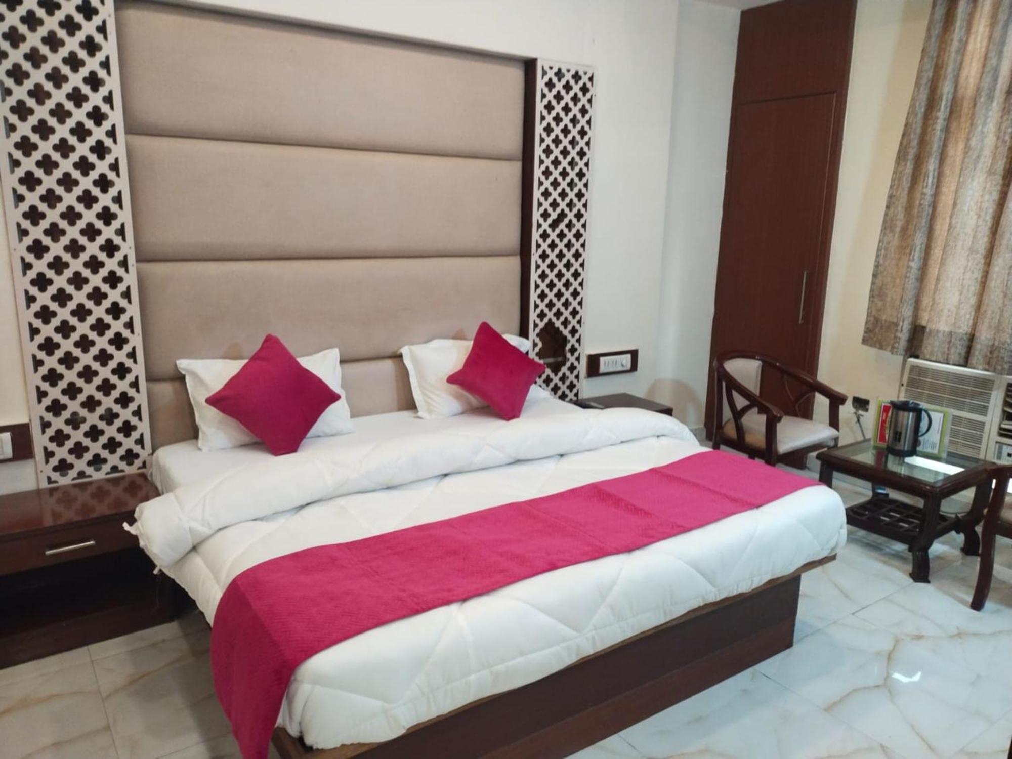 Hotel Lav Kush Deluxe At Paharganj New Delhi Luaran gambar