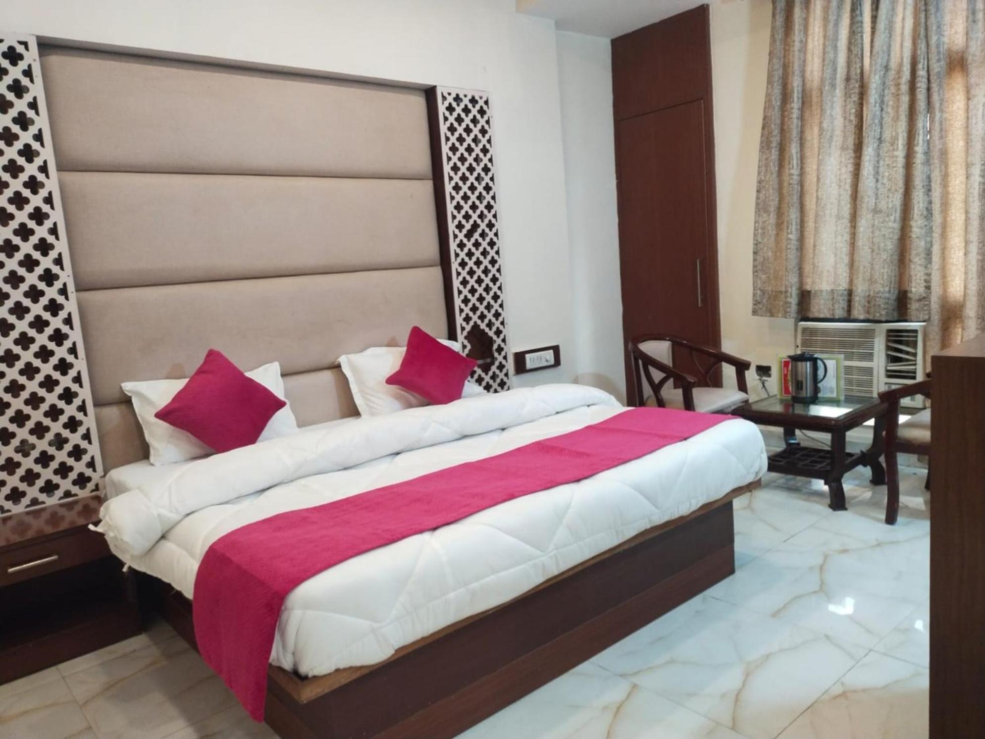 Hotel Lav Kush Deluxe At Paharganj New Delhi Luaran gambar