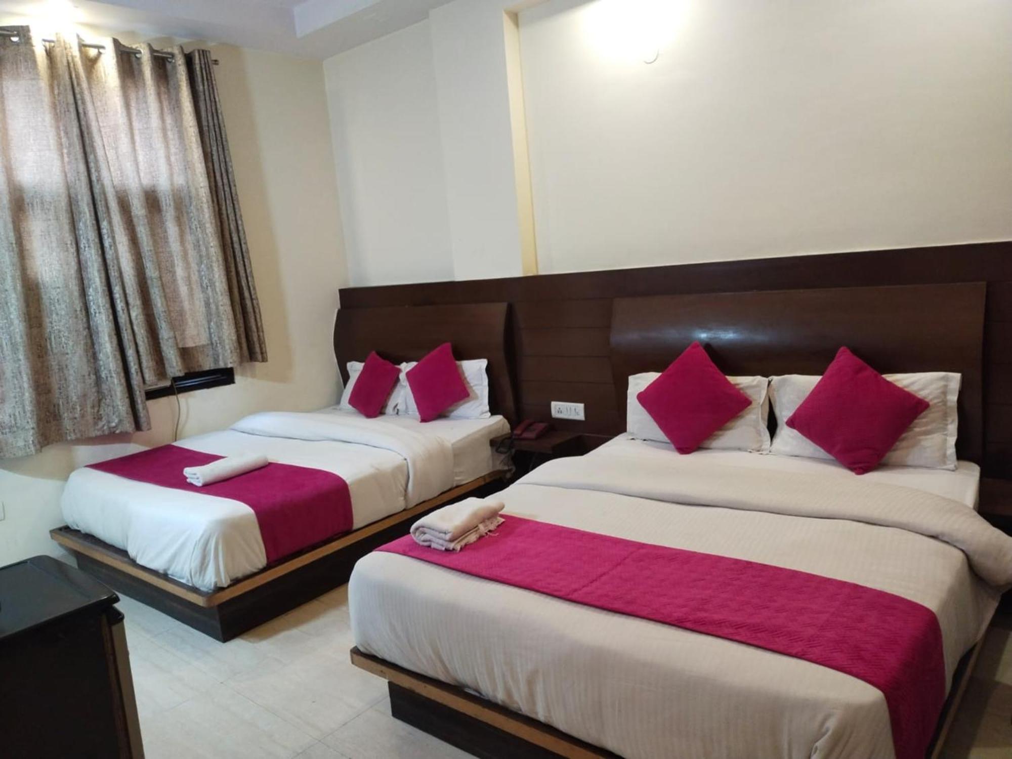 Hotel Lav Kush Deluxe At Paharganj New Delhi Luaran gambar