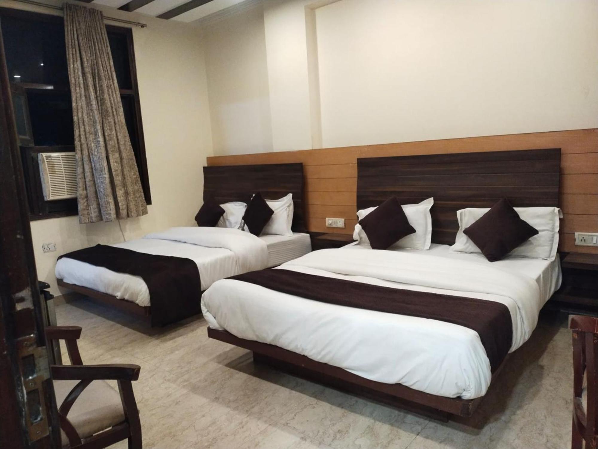 Hotel Lav Kush Deluxe At Paharganj New Delhi Luaran gambar