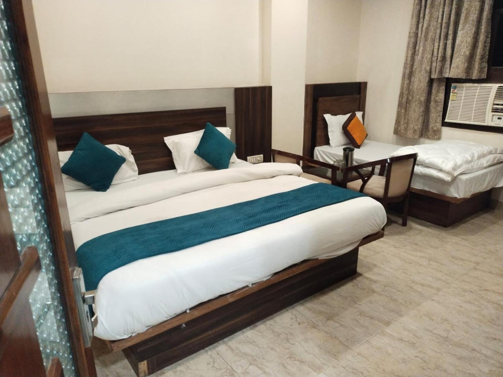 Hotel Lav Kush Deluxe At Paharganj New Delhi Luaran gambar